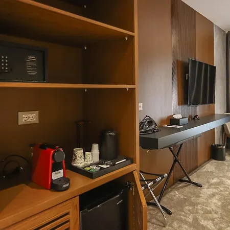 Urbanin & 4* Tirana