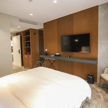 Hotel Urbanin & Tirana