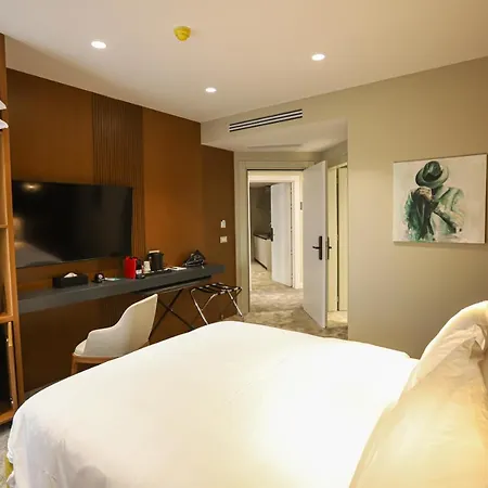Urbanin & 4* Tirana