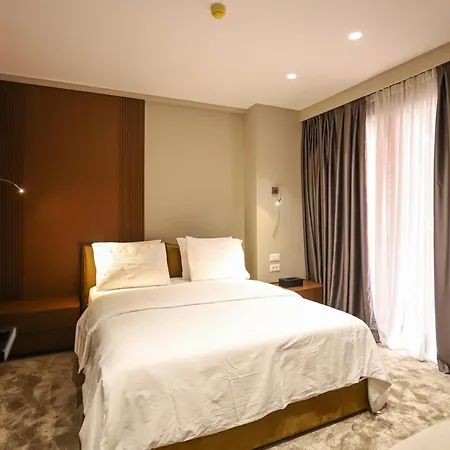 Urbanin & Тирана