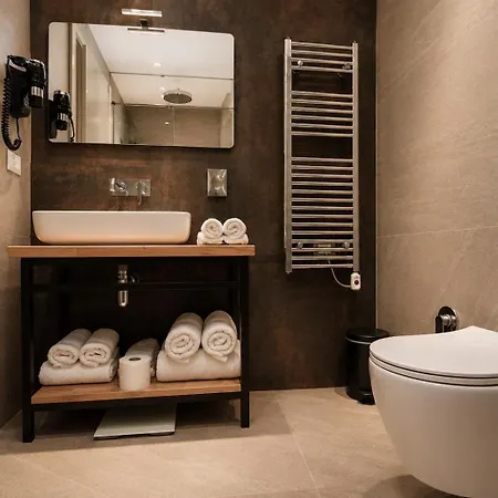 Urbanin & Hotel 4*
