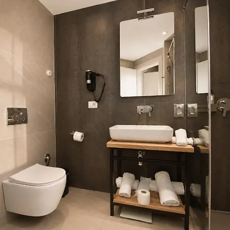 Hotel Urbanin & 4*