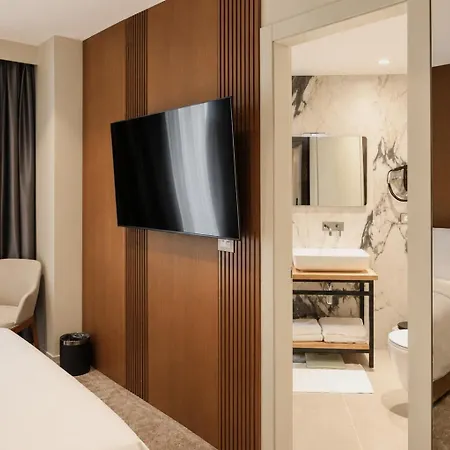 Hotel Urbanin & 4*