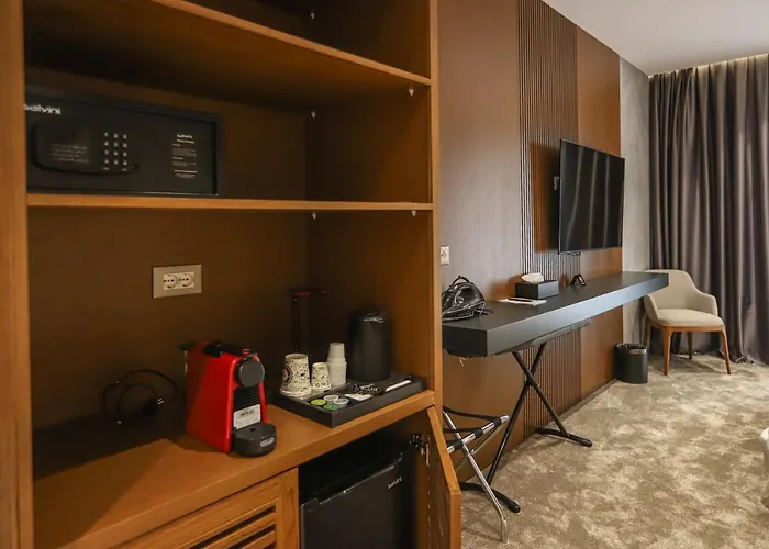 Urbanin & 4* Тирана