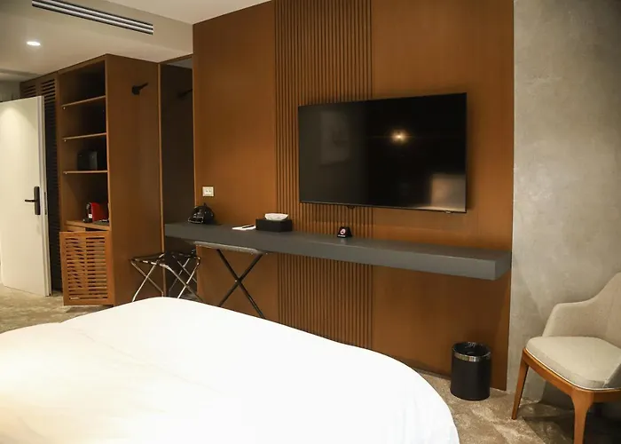 Urbanin & Ξενοδοχείο 4*