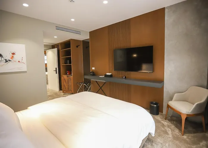 Отель Urbanin & Тирана