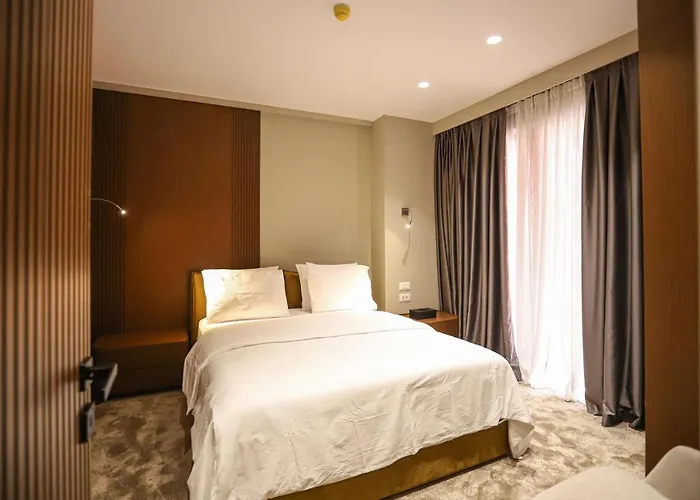 Urbanin & Τίρανα