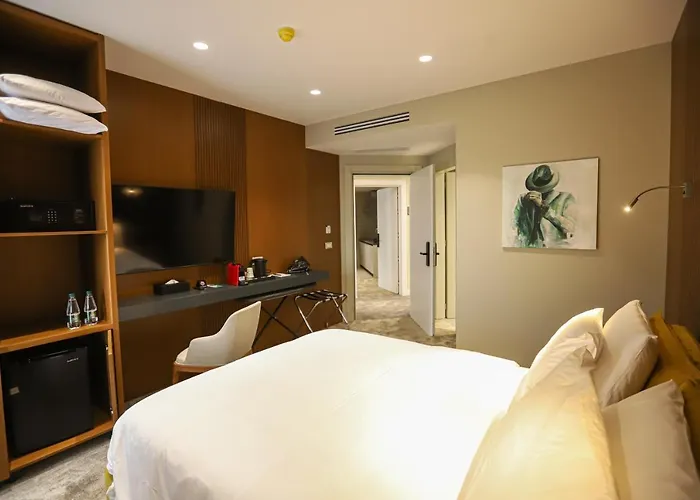 Urbanin & 4* Τίρανα